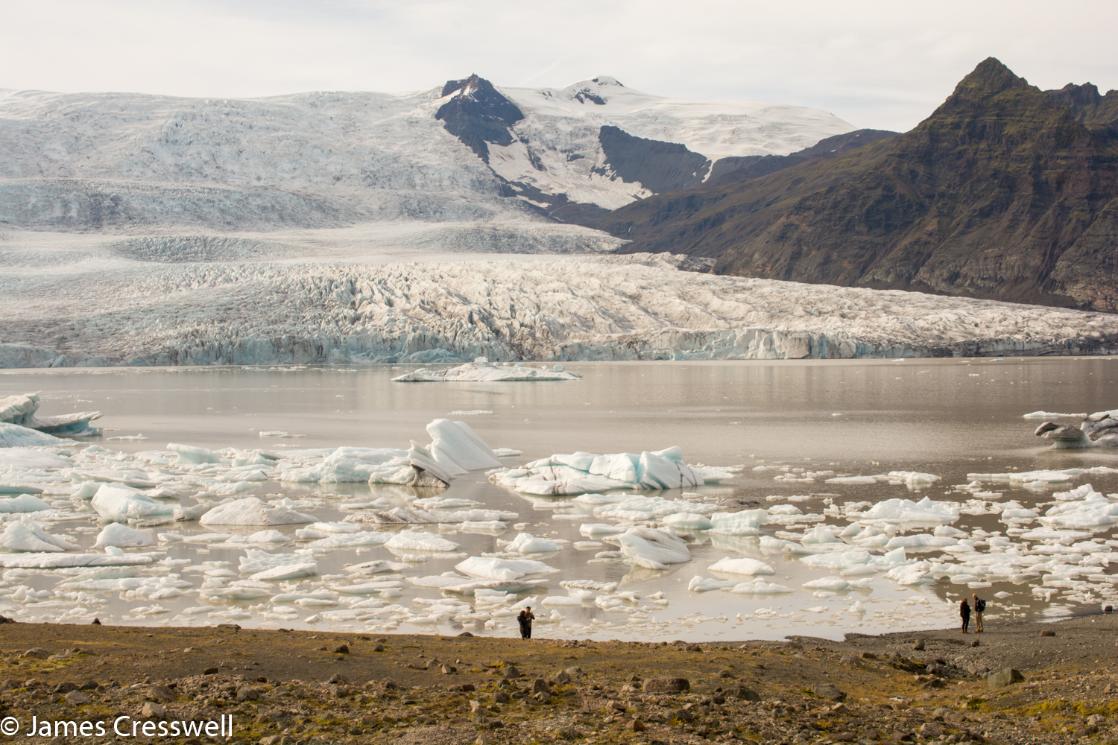A photograph of Fjallsarlon lagoon containing icebergs with a glacier behind, taken on a GeoWorld Travel Iceland geology holiday and scenic trip