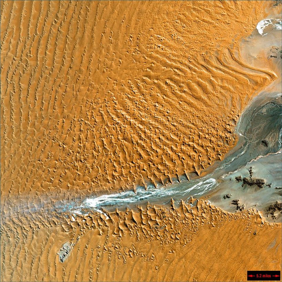 A landsat image of the Tsaucheb ephemeral river cutting 45 km into the Namib Desert dune field terminating in the Sossusvlei Pan  ©NASA