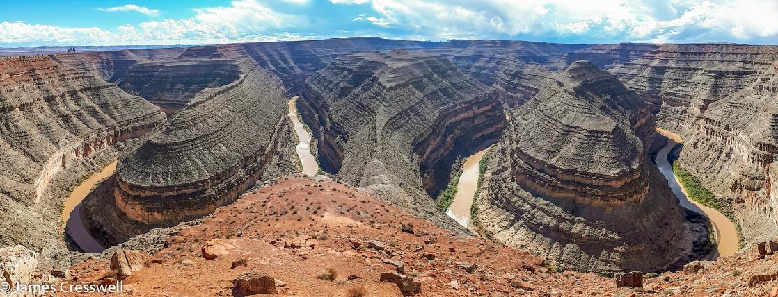 A photograph of river meanders in a gorge, at Goosenecks State Park, taken on a GeoWorld Travel USA geology trip, tour and holiday