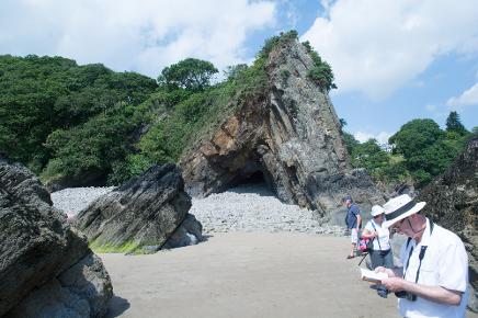 The Ladies Anticline, Saundersfoot geology field trip GeoWorld Travel